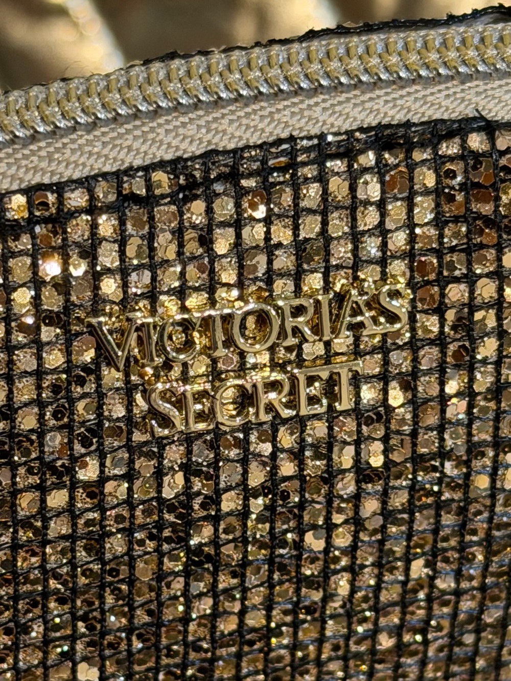 New VICTORIA'S SECRET 3 in makeup bag - Picture 4 of 13